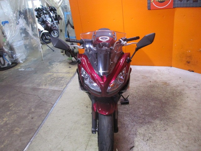 フロントから見てもこの通り状態グッド！！ここまで上質なＮＩＮＪＡ４００ＡＢＳがこの価格はお安い！！